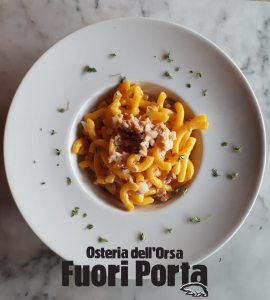Sedanini al torchio saltati-con salmone fresco e affumicato,timo e zeste di limone