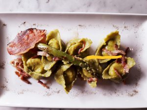 Tortelloni agli asparagi con guanciale