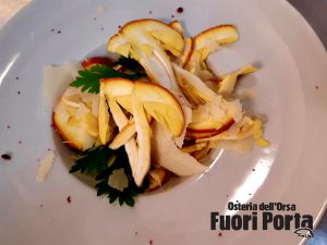 Insalata di ovoli, sedano e scaglie di grana padano