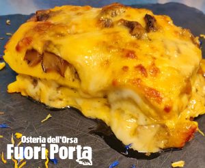 Lasagna goccia d'oro con porcini